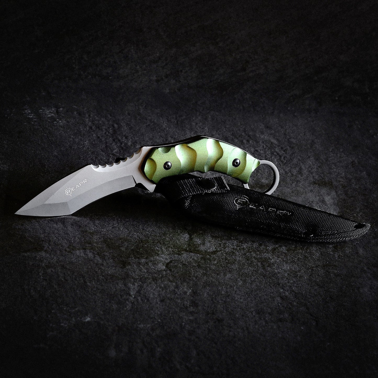 REAPR 11010 Fixed Blade SLAMR Knife full tang design allows extra strength and leverage for cutting, slashing and chopping.