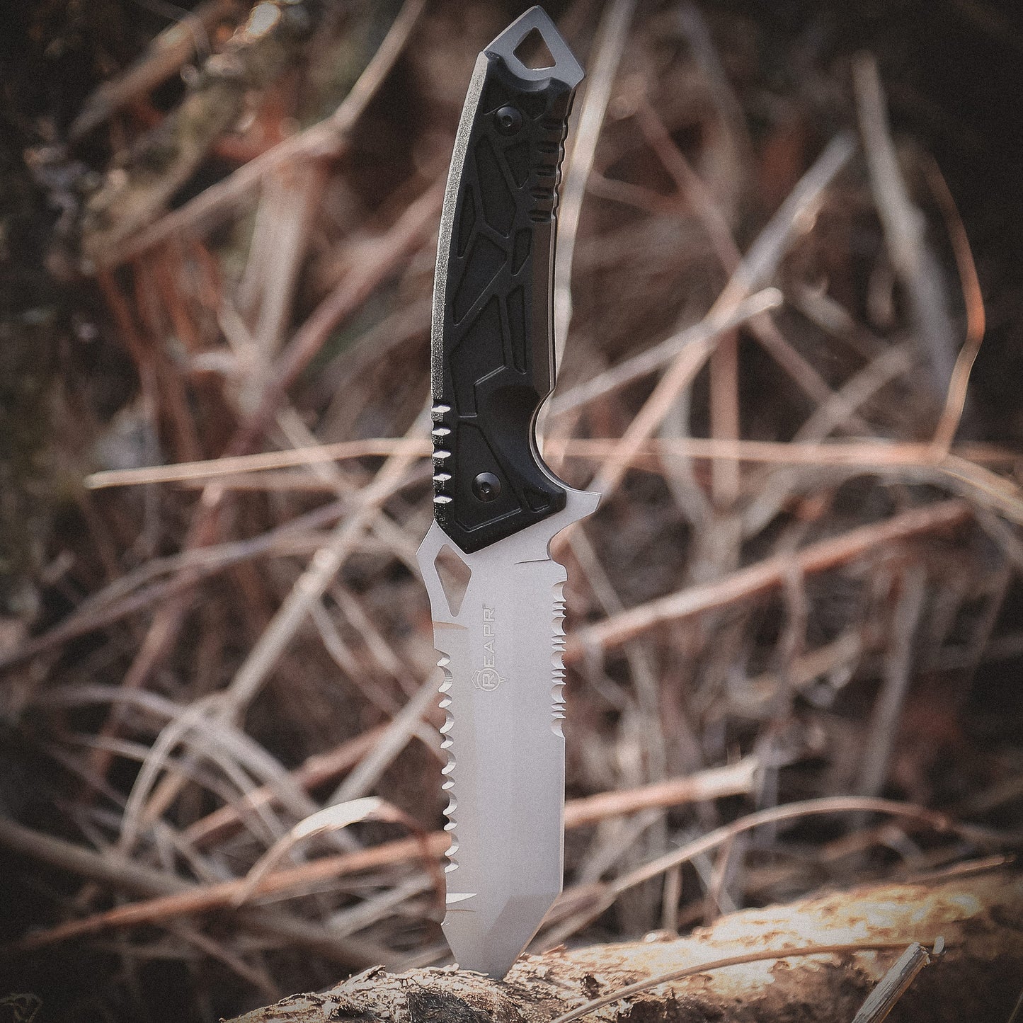 REAPR 11011 Javelin Fixed Blade Knife glass breaker and a sawed-back dual edge serrated camping knife.